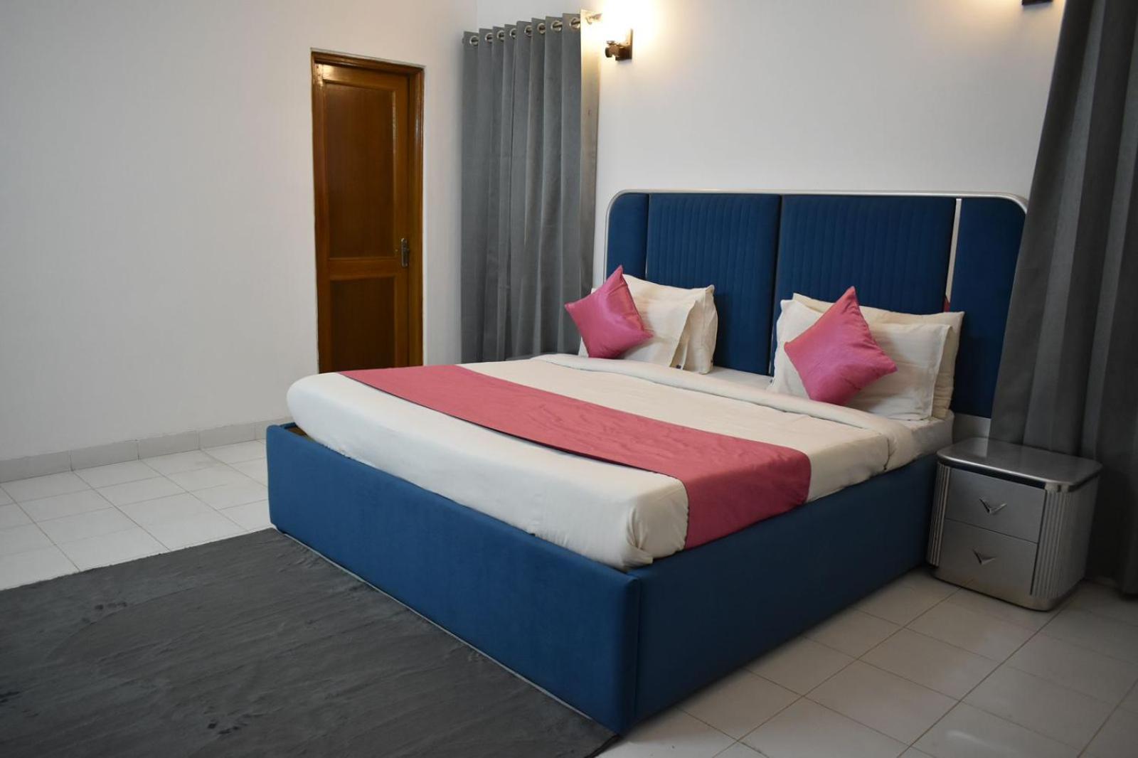 Entire 3bhk Duplex Golf Course Road *