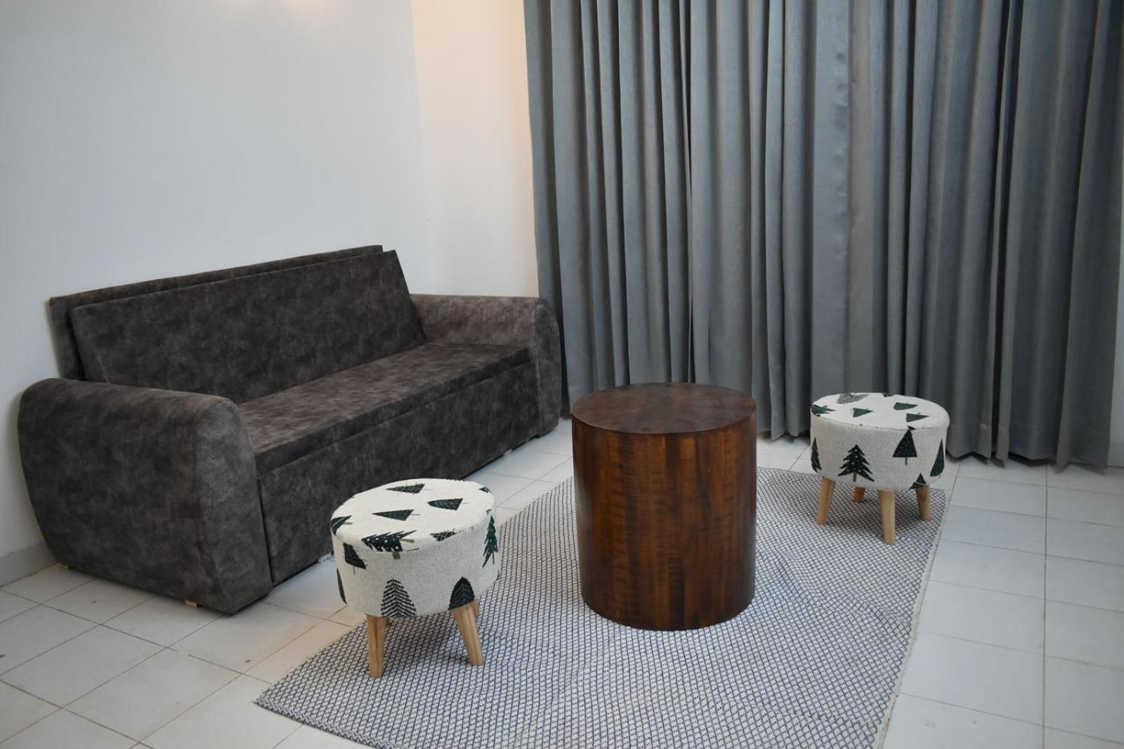 Entire 3bhk Duplex Golf Course Road Villa *