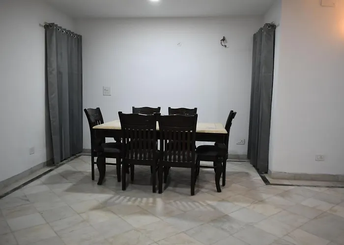 Entire 3Bhk Duplex Villa Golf Course Road